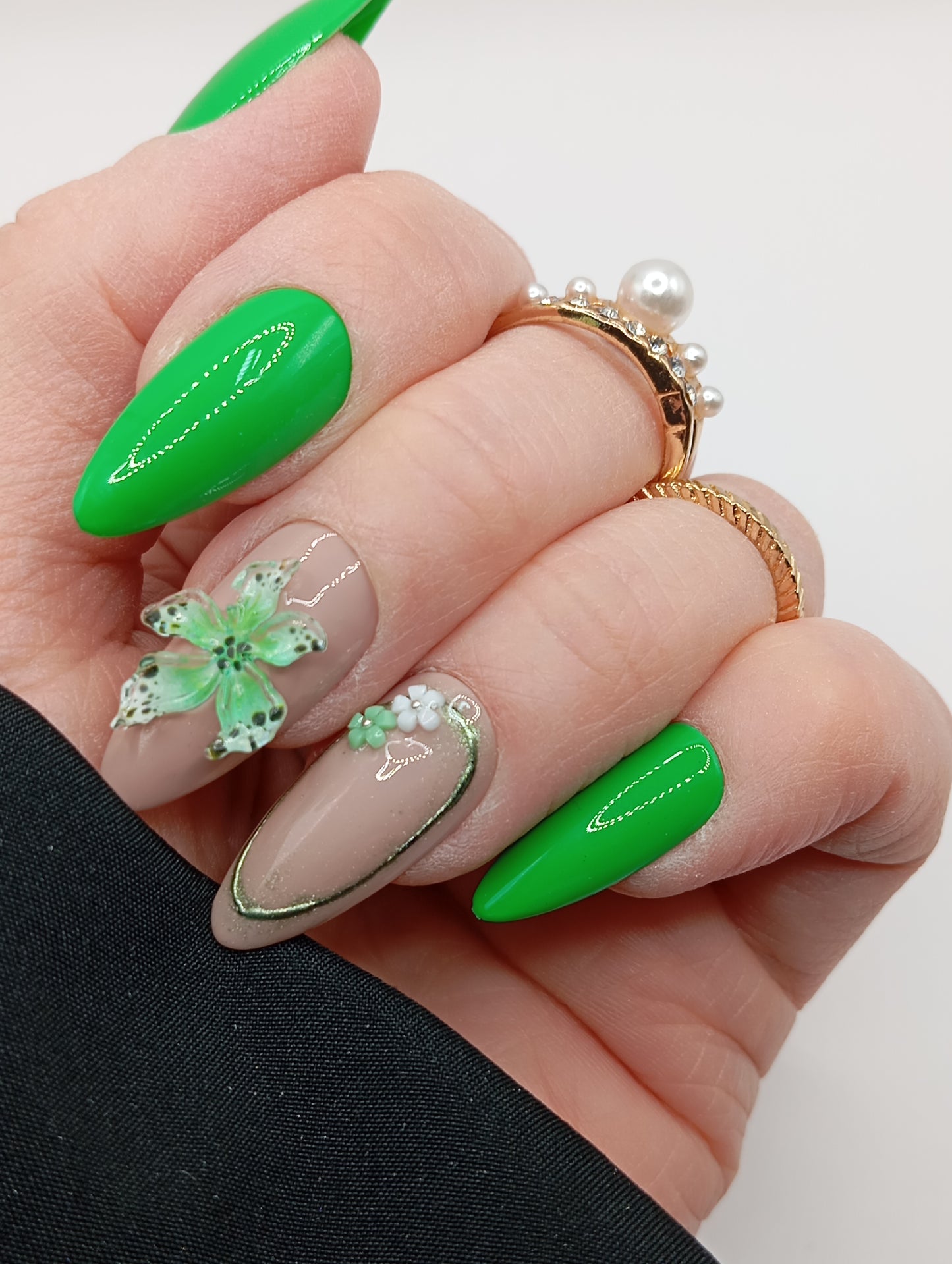Press-On Nails "LIME FLOWER 3D"