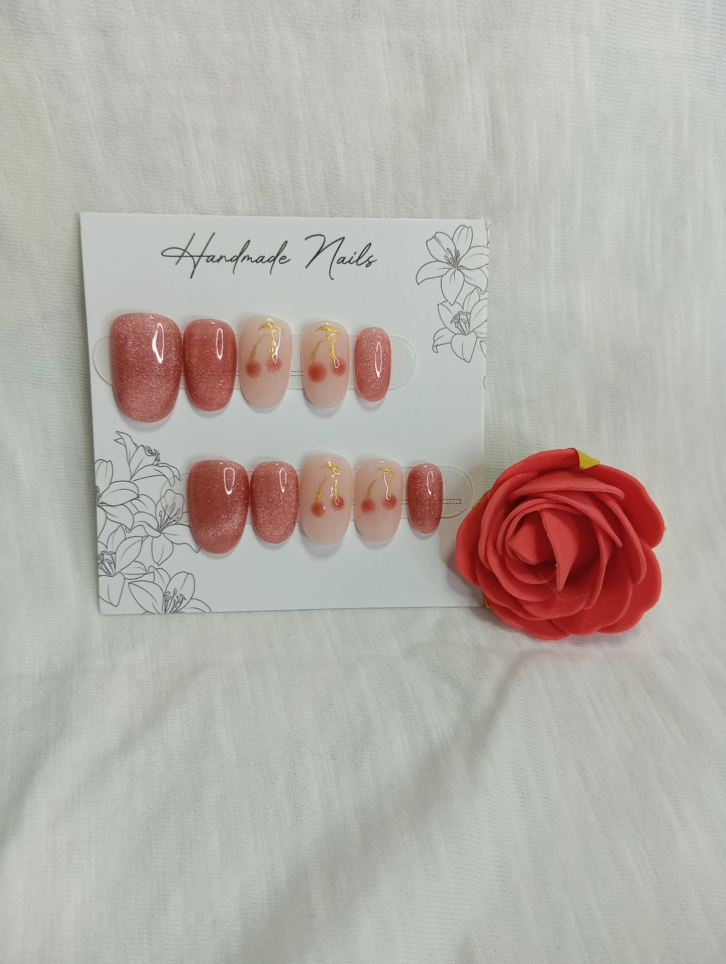 Press-on Nails "Cerises Scintillantes"