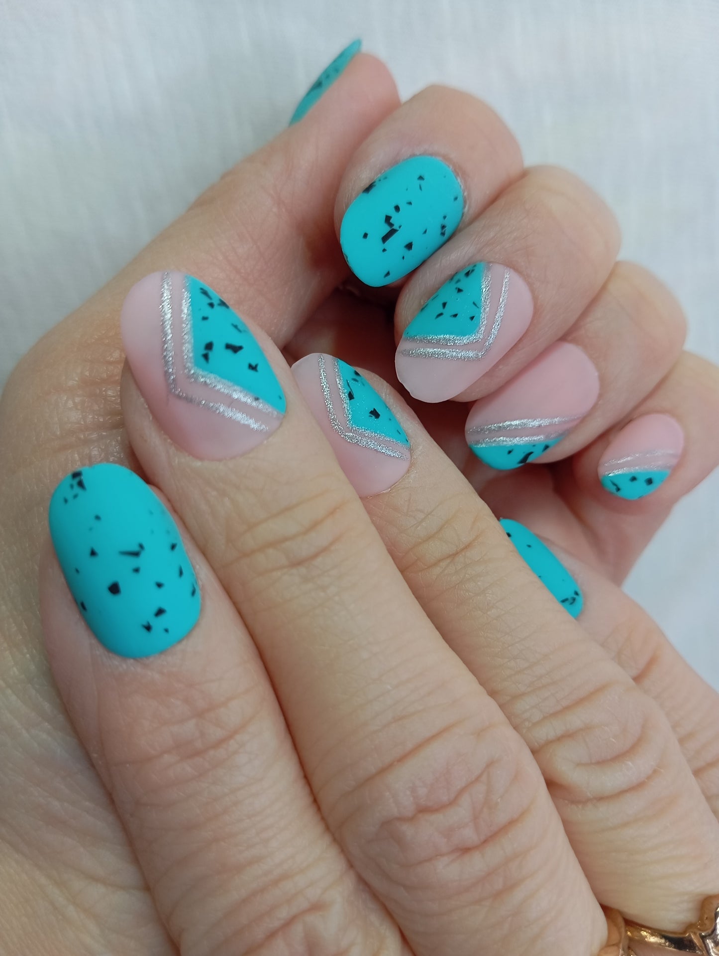 Press-on Nails "Géométrie Turquoise "