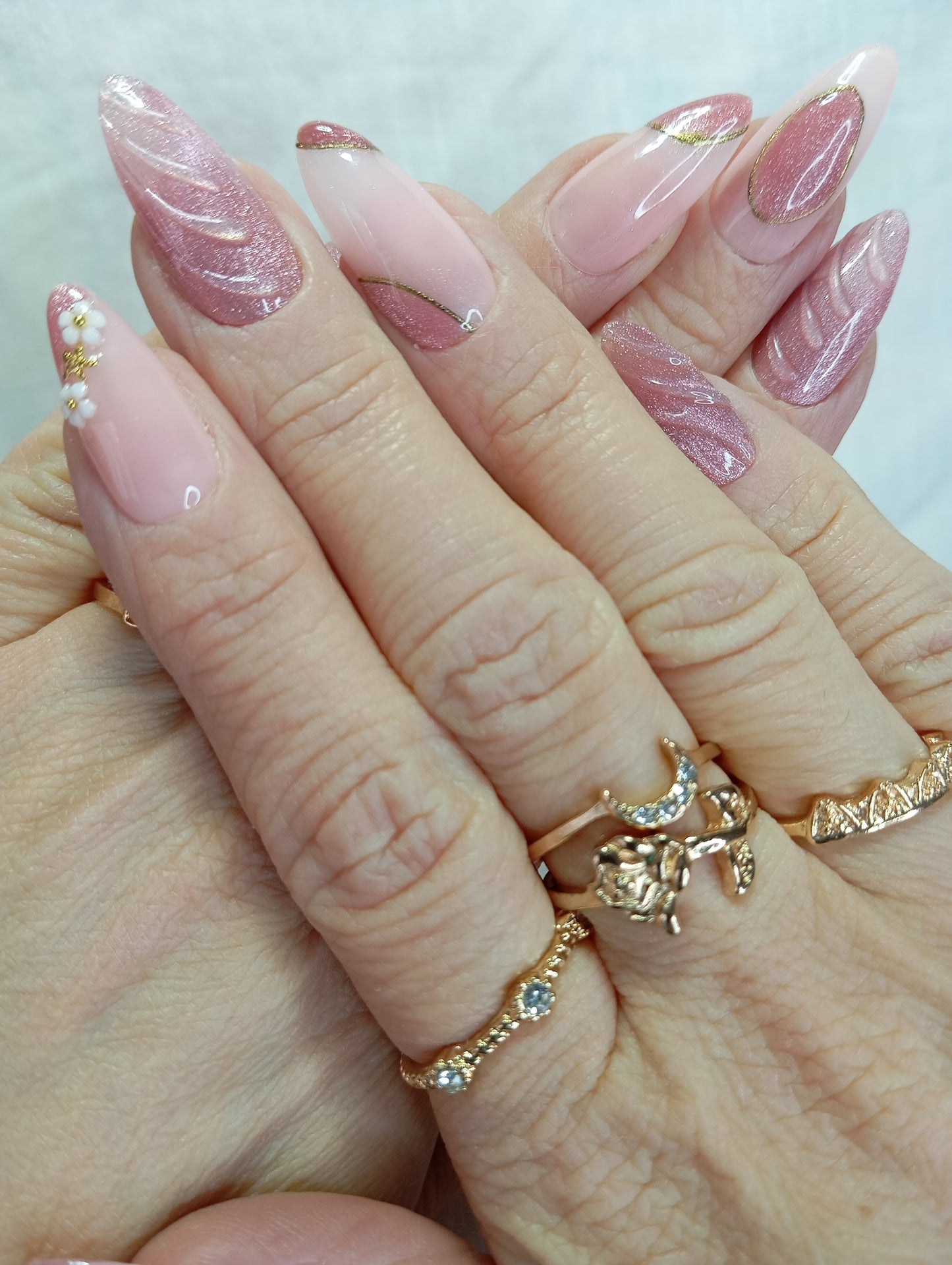 Press-on Nails "Rose Quartz Lunaire"
