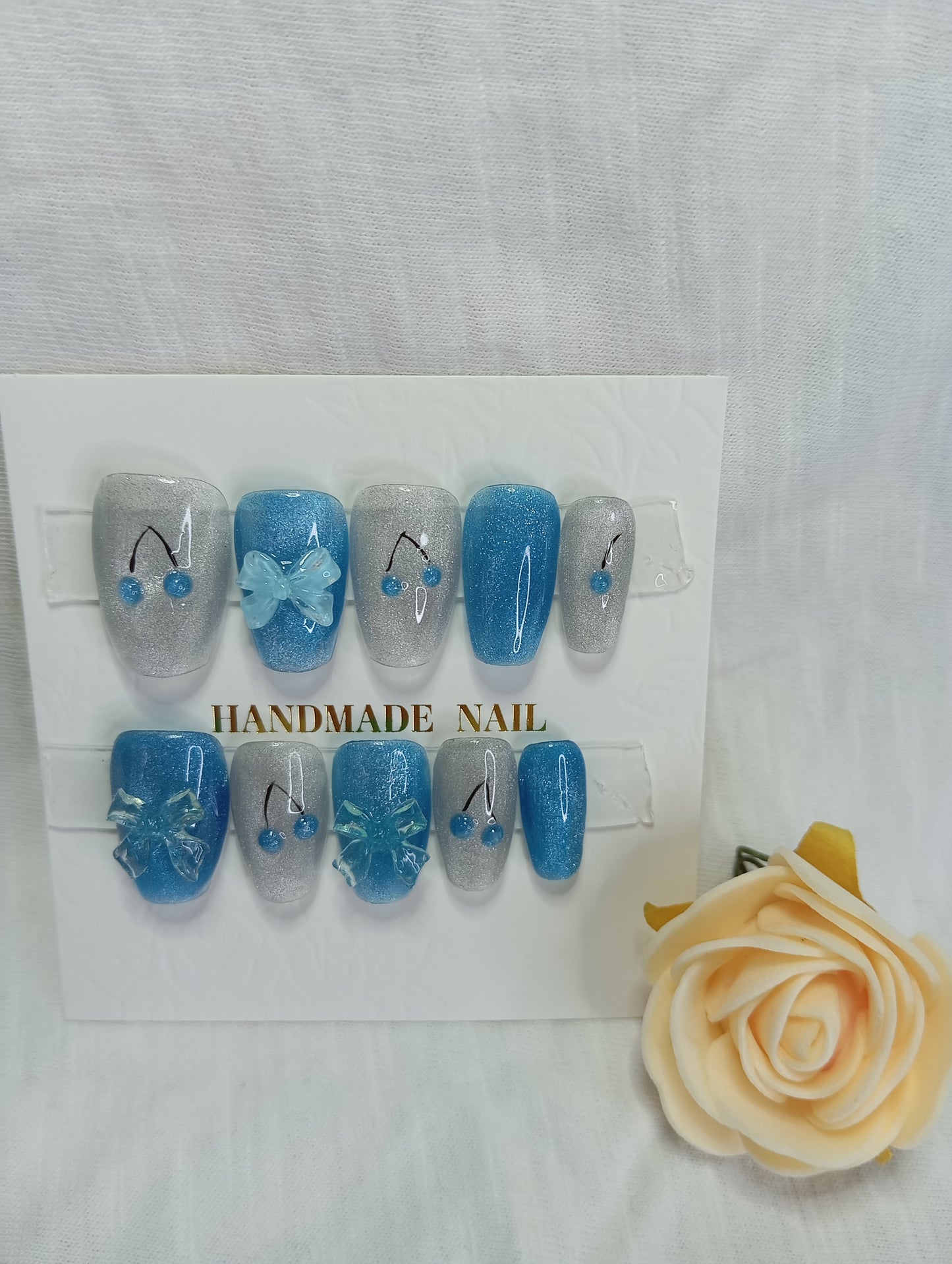 Press-on Nails "Fleurs de Givre"