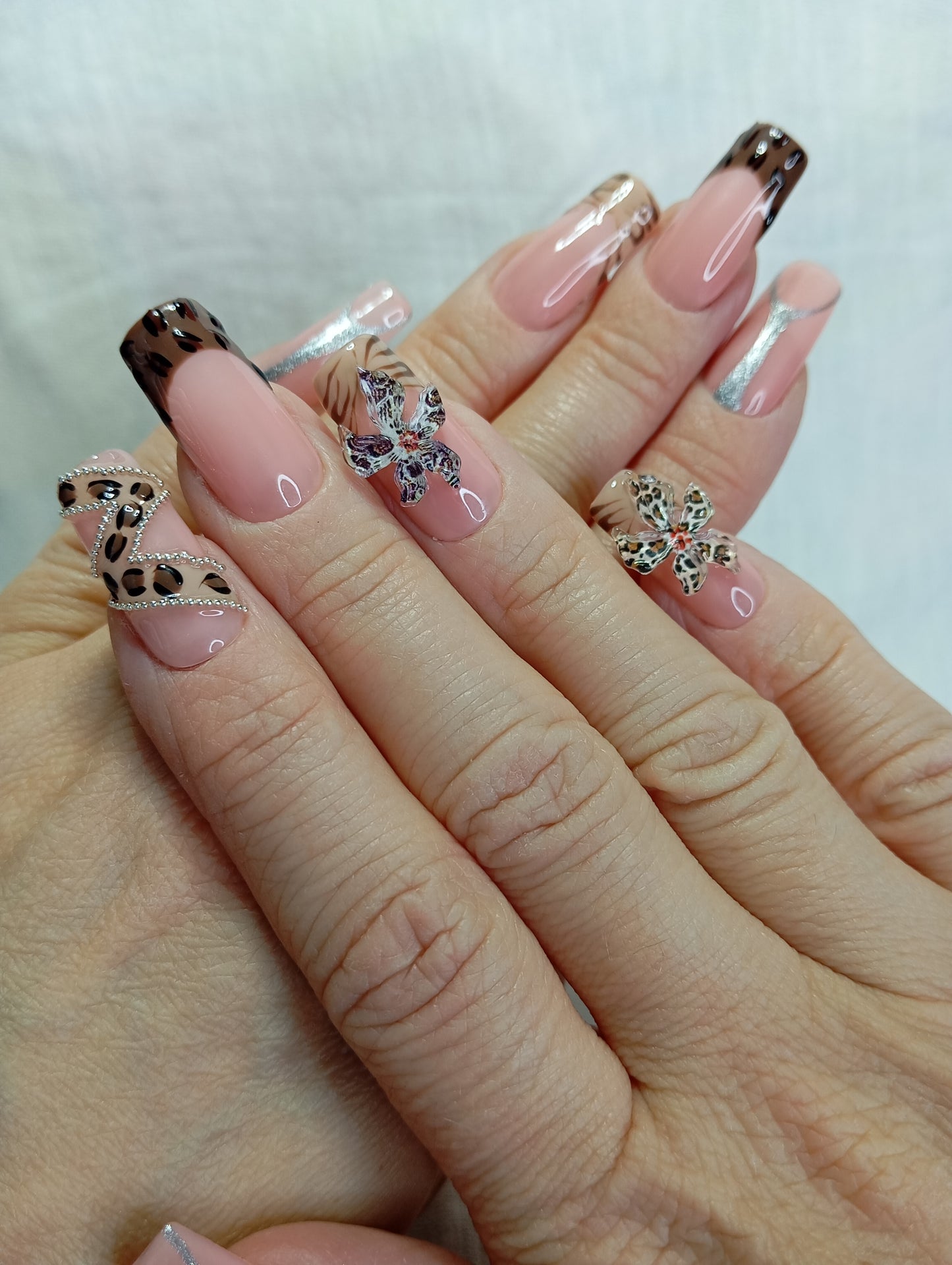 Press-on Nails "Léopard Chic Chocolat"