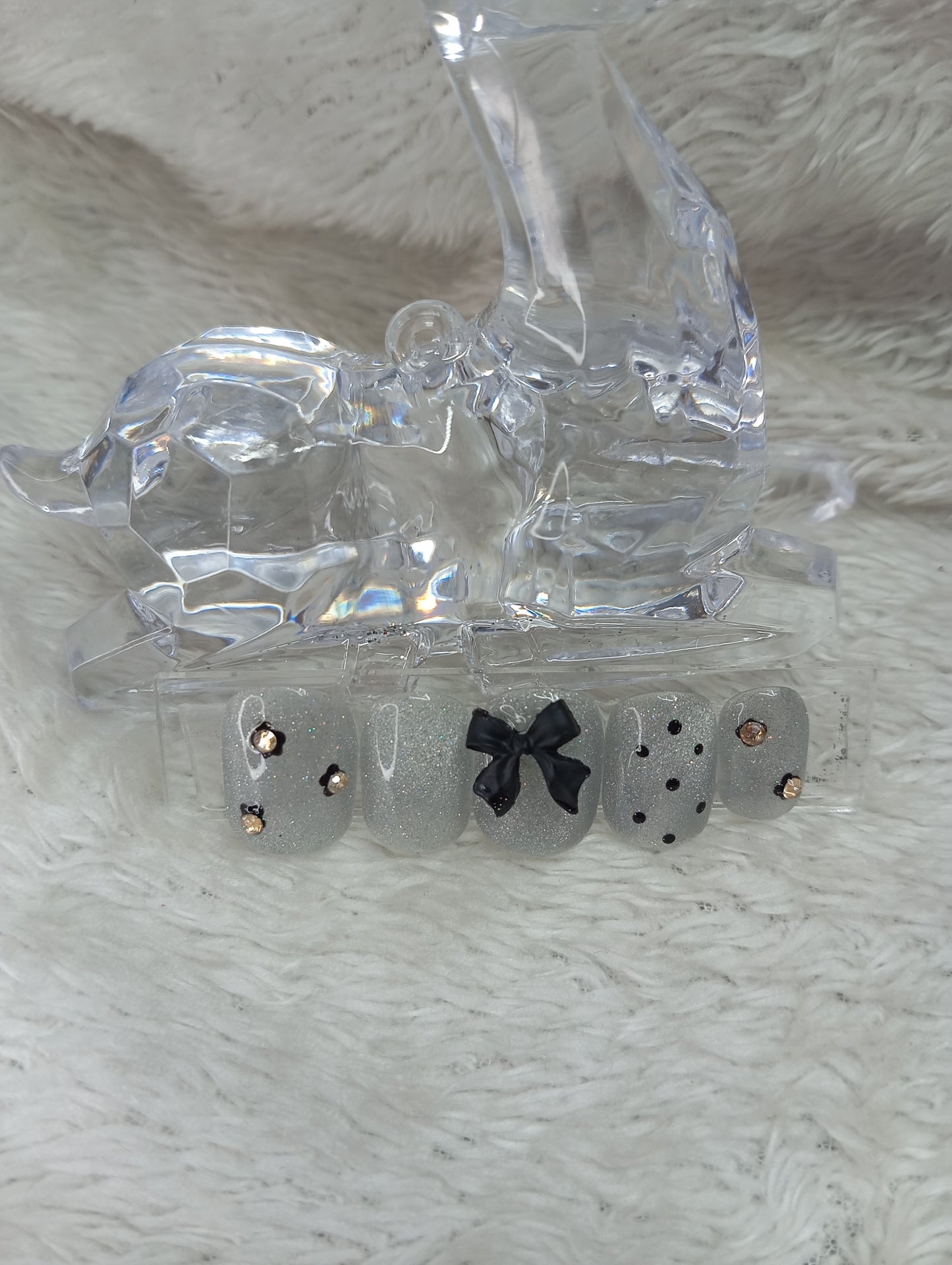 Press-On Nails Carrés "Élégance Grise & Nœud Noir