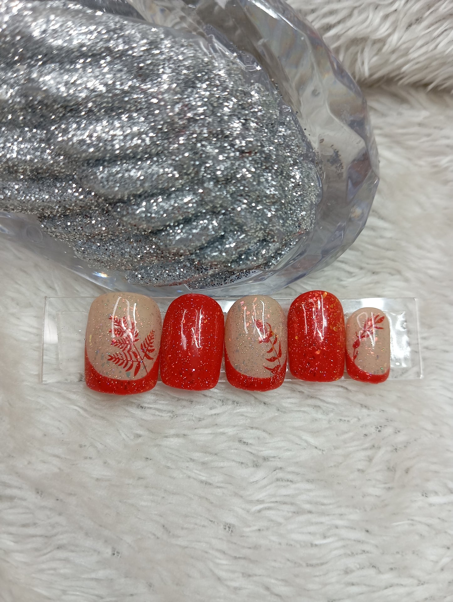 Press-On Nails Carrés Rouge Brique & Feuillage d'Automne