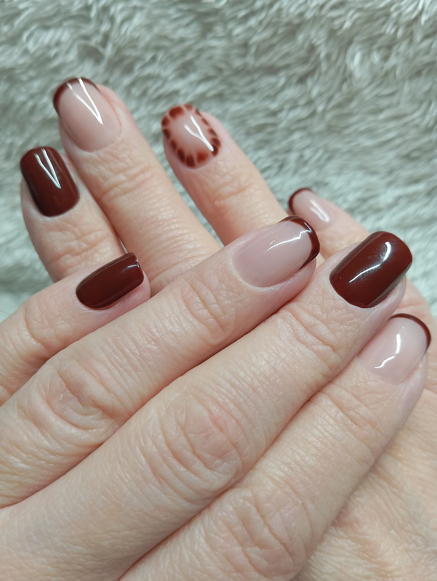 Press On Nails – Chocolate Nude French