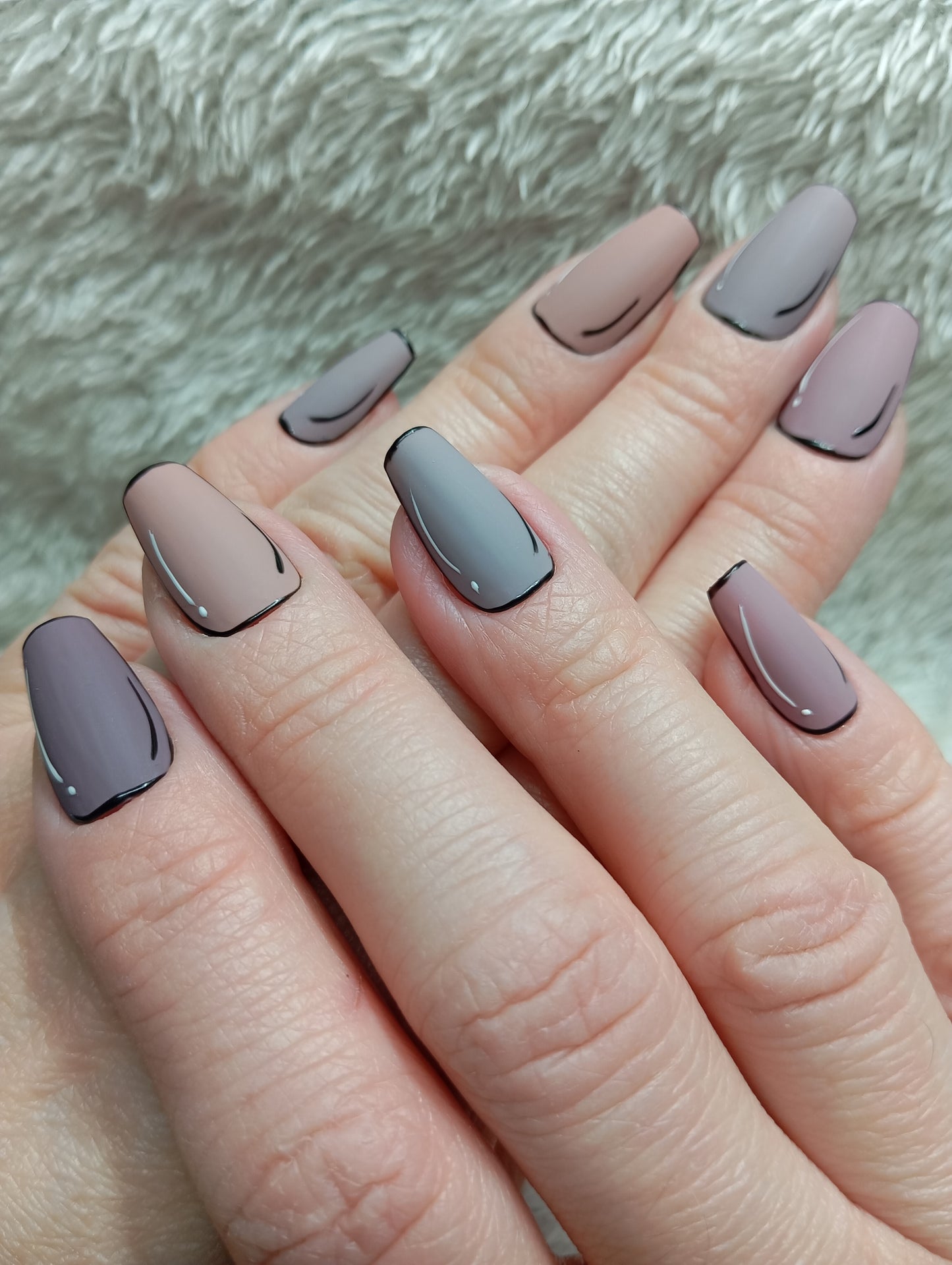Press on nails 🖤 Minimal Chic