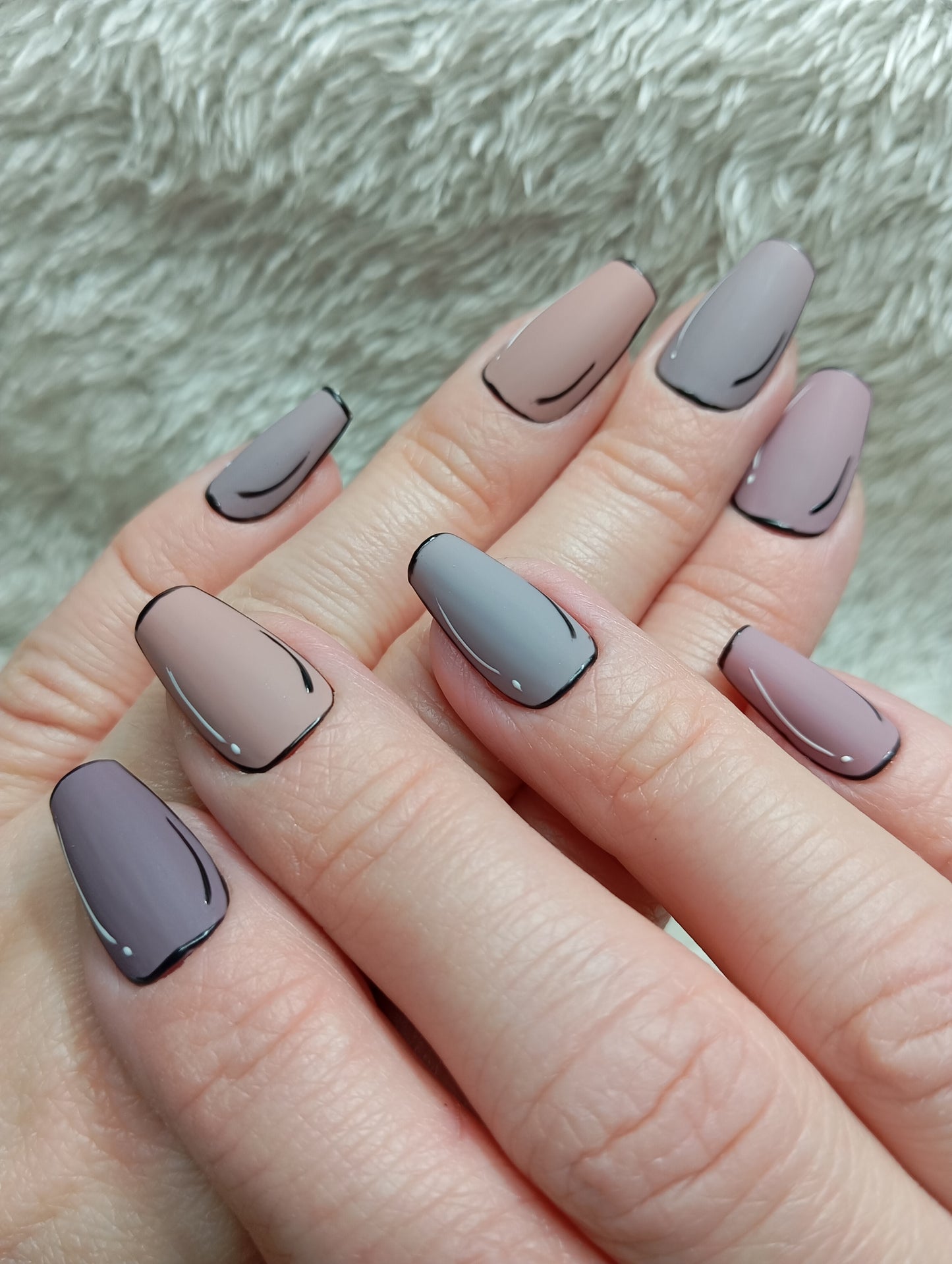 Press on nails 🖤 Minimal Chic