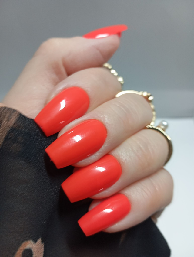 Press-on Nails "Éclat Néon Corail"