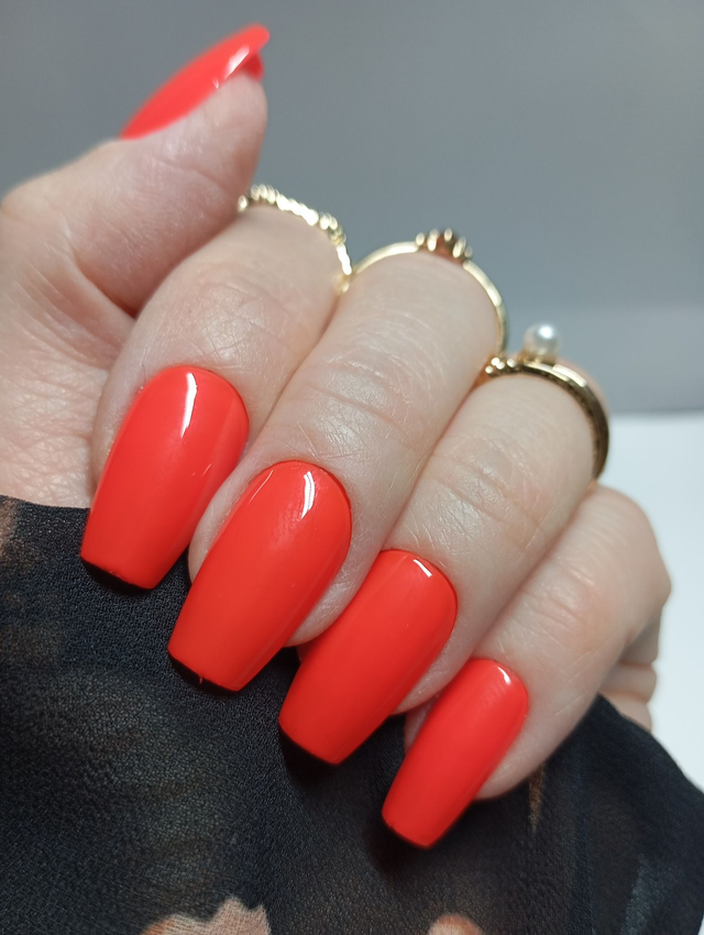 Press-on Nails "Éclat Néon Corail"